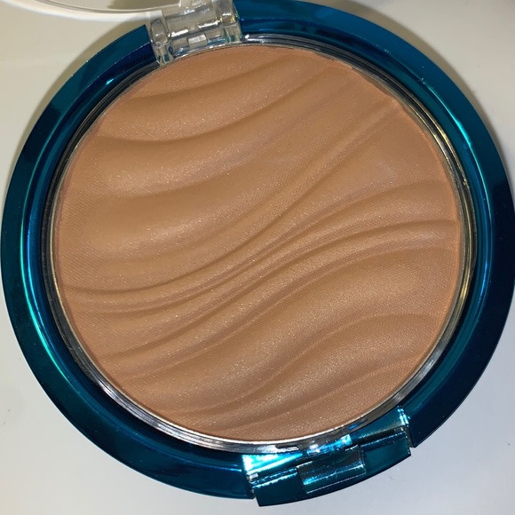 Light Bronzer Mineral Airbrushing Bronzer - Picture 5 of 13